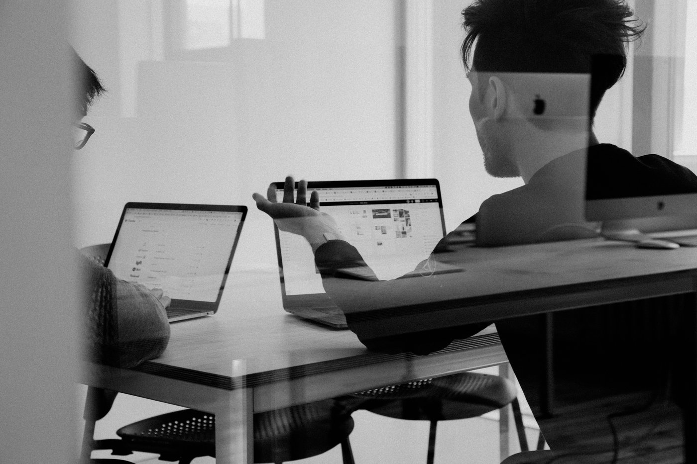 L'équipe FAR AWAY au travail